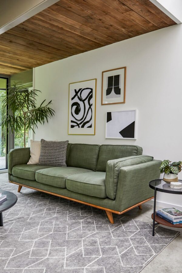 e304215d4811cc60954b155f4ac439be Modern Green Fabric Sofa – Mid-Century Style